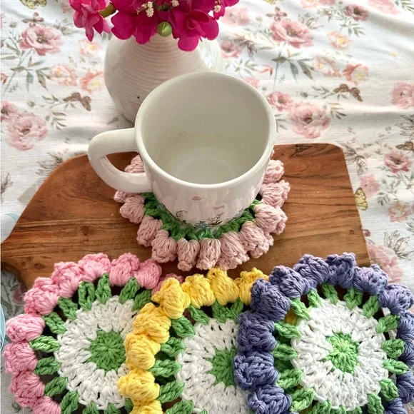NWT Handmade Crochet Tulip Coasters Set of 4 Cotton Flower Table Decor 6x6" - Picture 5 of 5